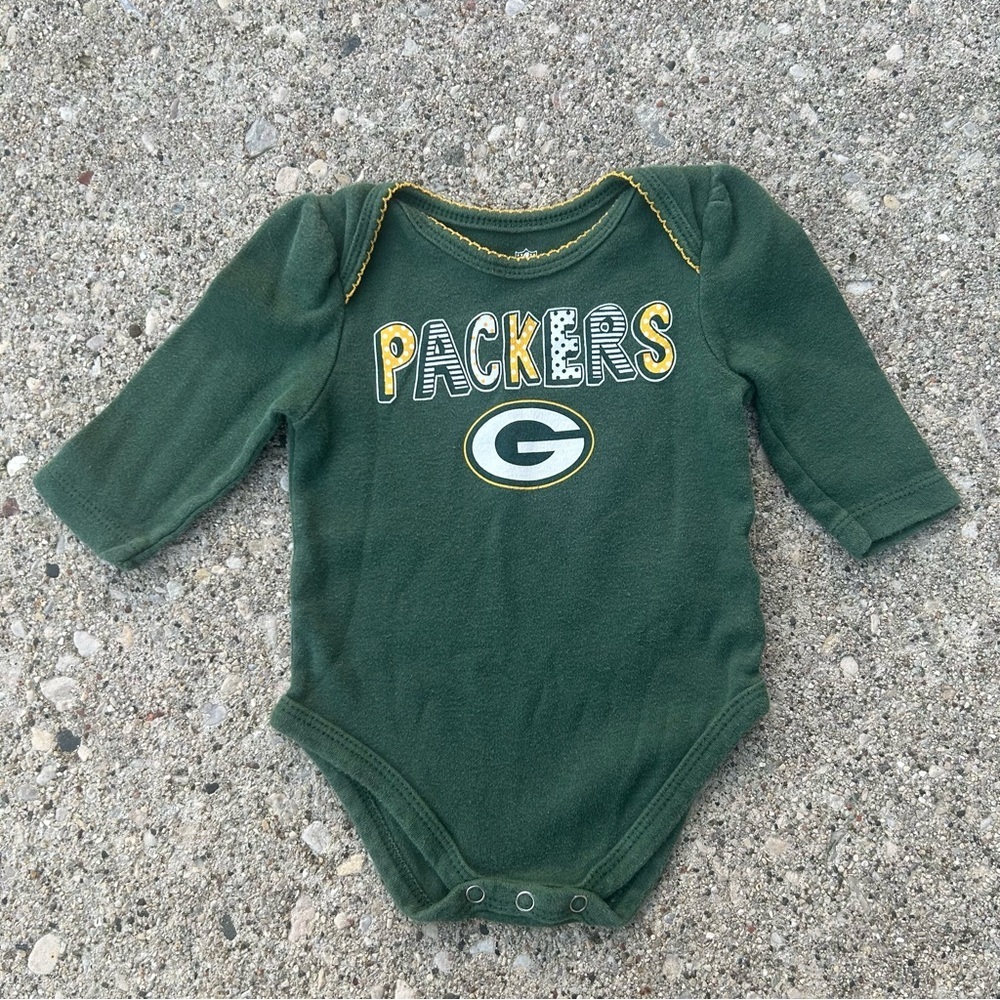 NFL Team Apparel Green Bay Packers Baby Onesie Bodysuit 3-6 Months Long Sleeve
